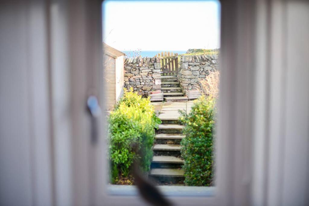 3 Bedroom Townhouse Right On The Harbour Isle of Whithorn 外观 照片