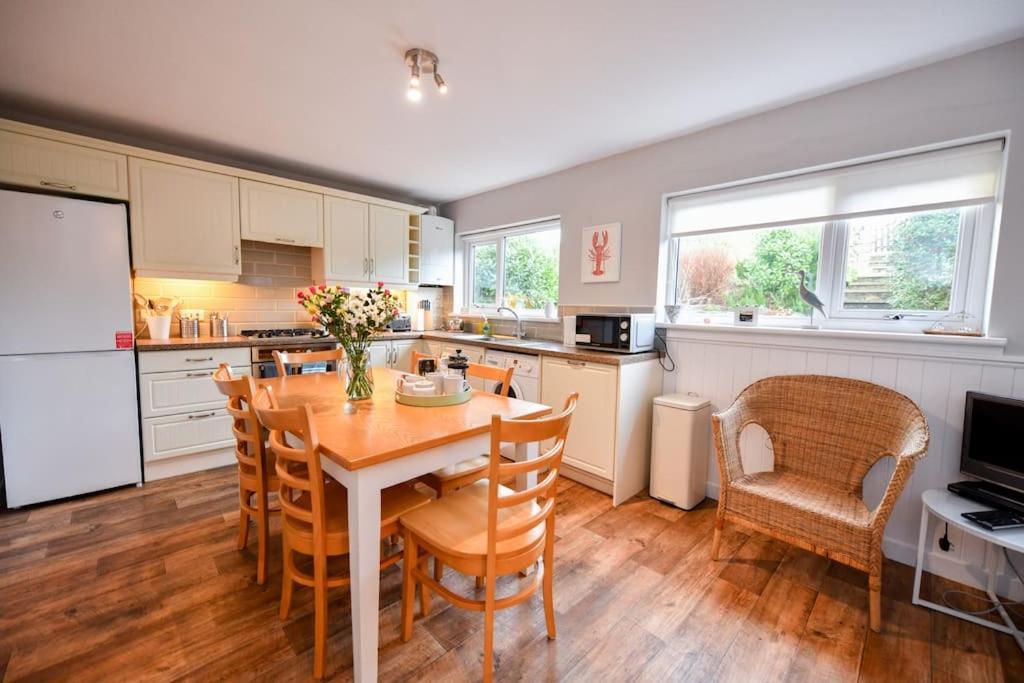 3 Bedroom Townhouse Right On The Harbour Isle of Whithorn 外观 照片