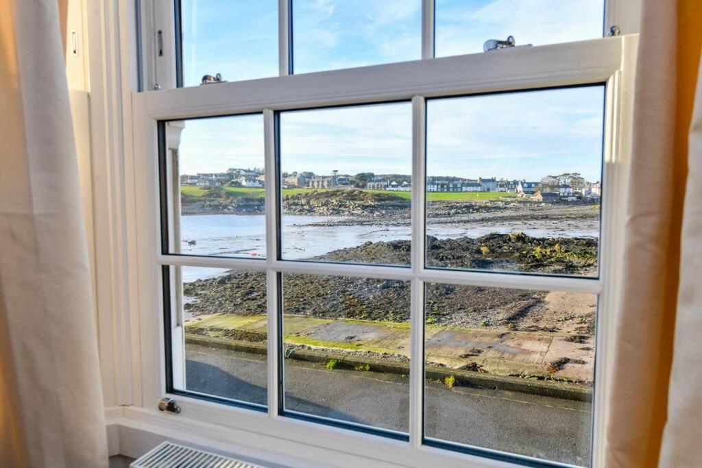 3 Bedroom Townhouse Right On The Harbour Isle of Whithorn 外观 照片