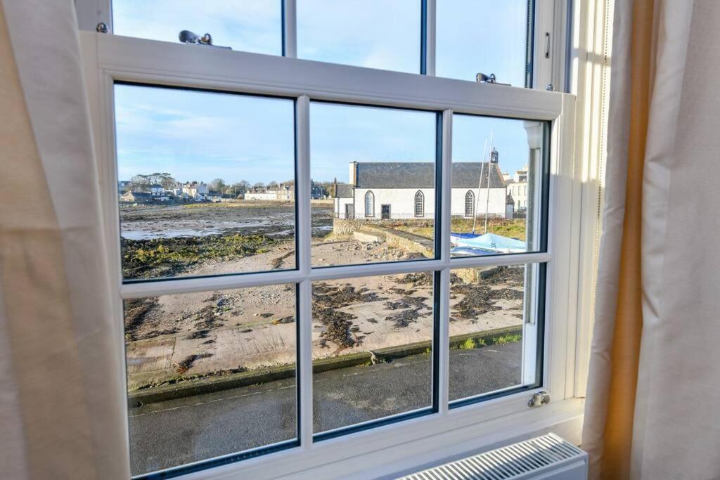 3 Bedroom Townhouse Right On The Harbour Isle of Whithorn 外观 照片