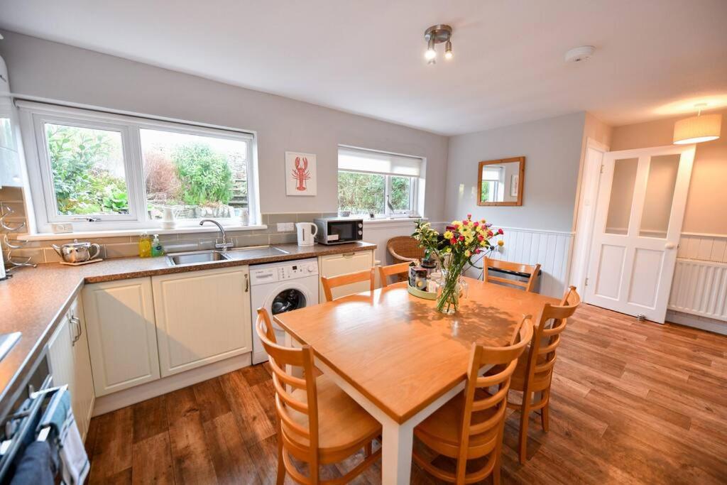 3 Bedroom Townhouse Right On The Harbour Isle of Whithorn 外观 照片