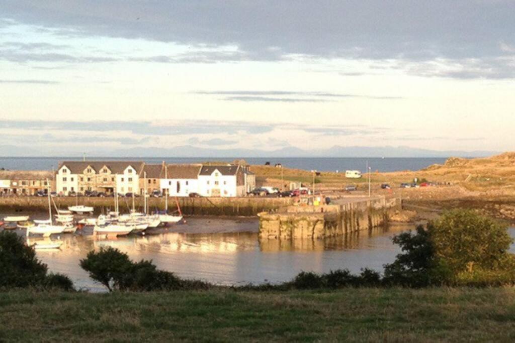 3 Bedroom Townhouse Right On The Harbour Isle of Whithorn 外观 照片