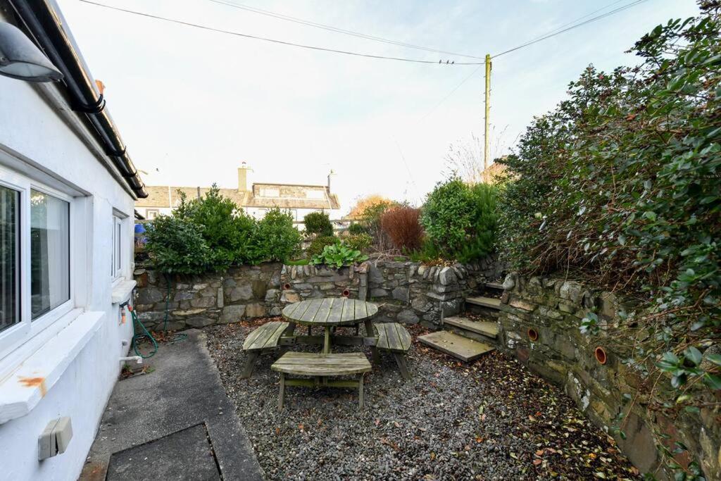 3 Bedroom Townhouse Right On The Harbour Isle of Whithorn 外观 照片