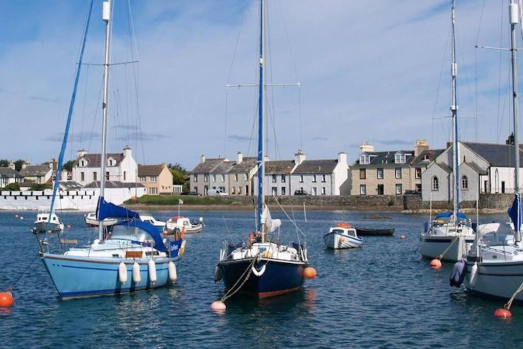 3 Bedroom Townhouse Right On The Harbour Isle of Whithorn 外观 照片