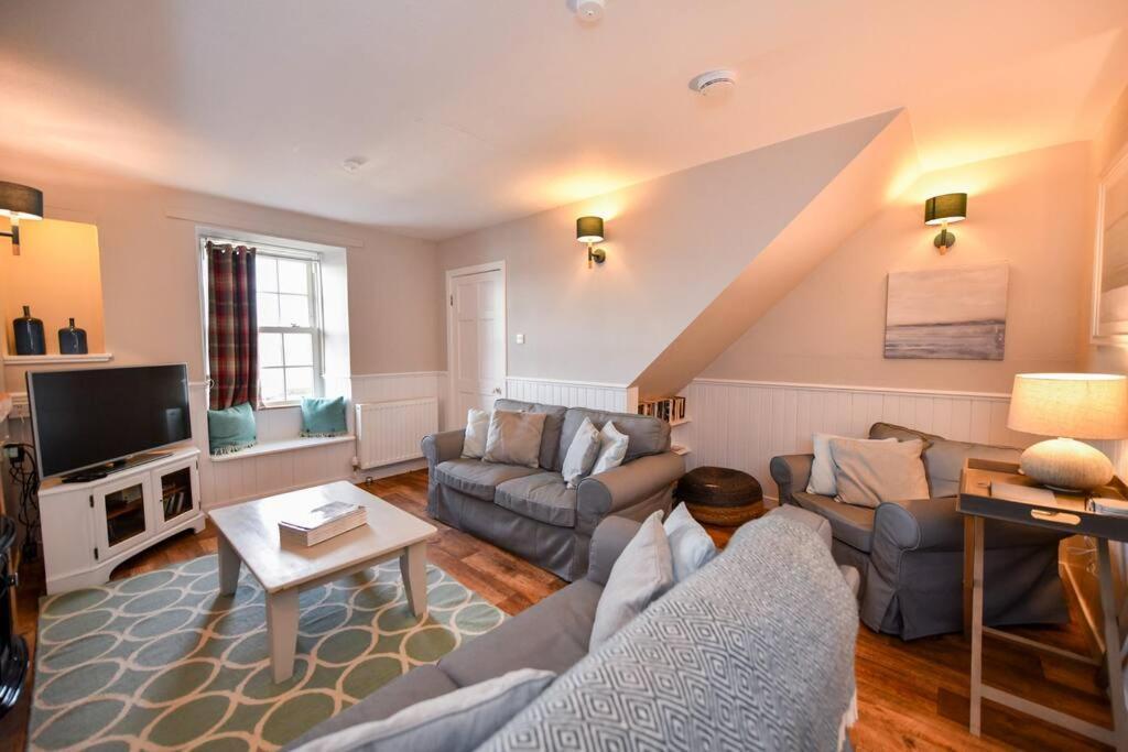 3 Bedroom Townhouse Right On The Harbour Isle of Whithorn 外观 照片