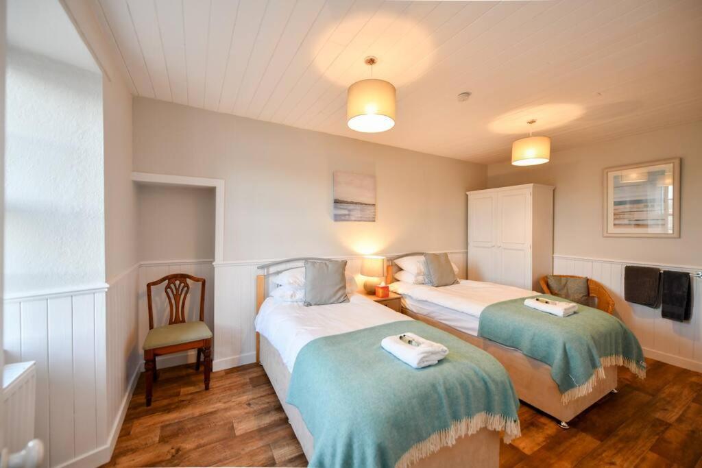 3 Bedroom Townhouse Right On The Harbour Isle of Whithorn 外观 照片