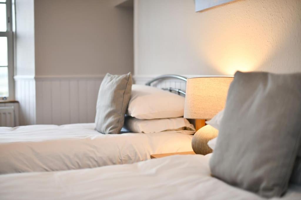 3 Bedroom Townhouse Right On The Harbour Isle of Whithorn 外观 照片