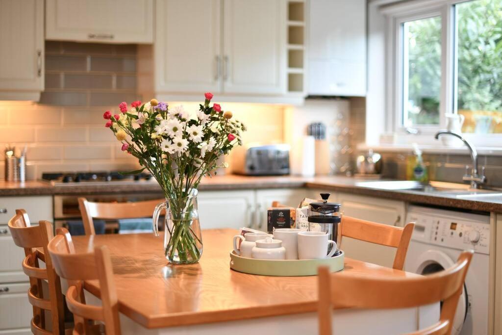 3 Bedroom Townhouse Right On The Harbour Isle of Whithorn 外观 照片
