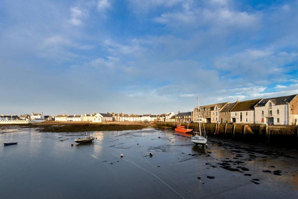 3 Bedroom Townhouse Right On The Harbour Isle of Whithorn 外观 照片