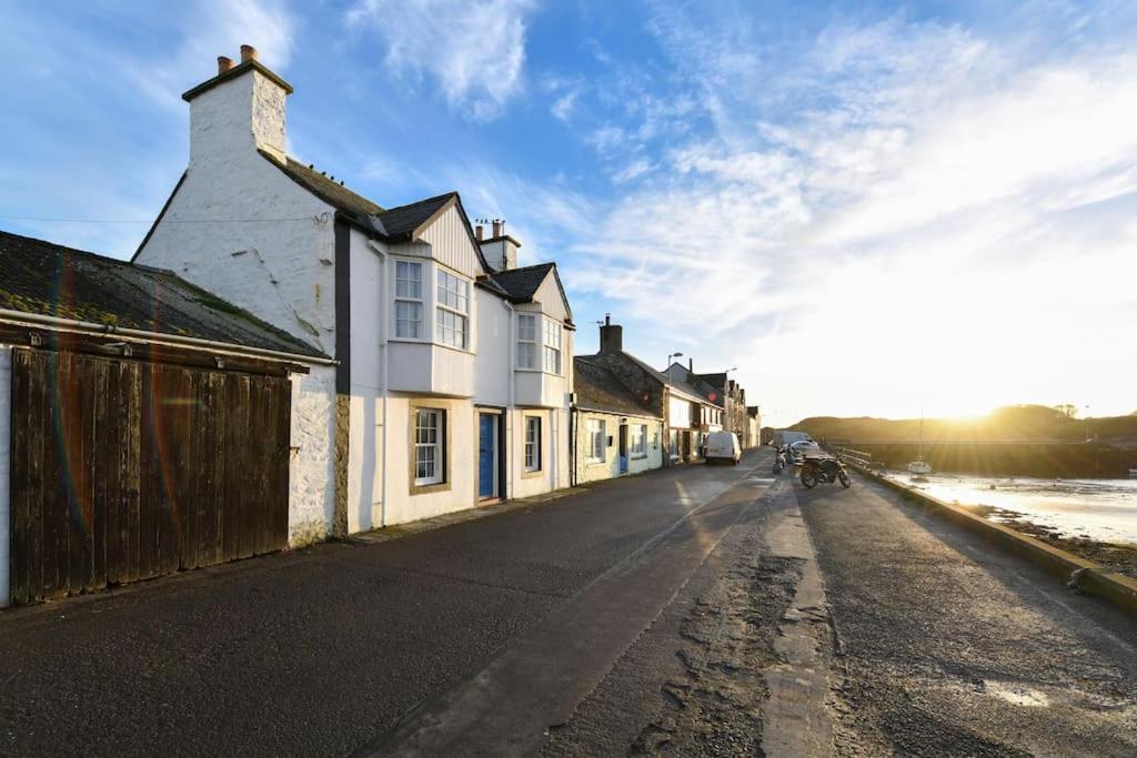 3 Bedroom Townhouse Right On The Harbour Isle of Whithorn 外观 照片