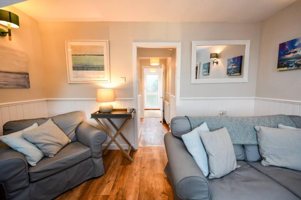 3 Bedroom Townhouse Right On The Harbour Isle of Whithorn 外观 照片