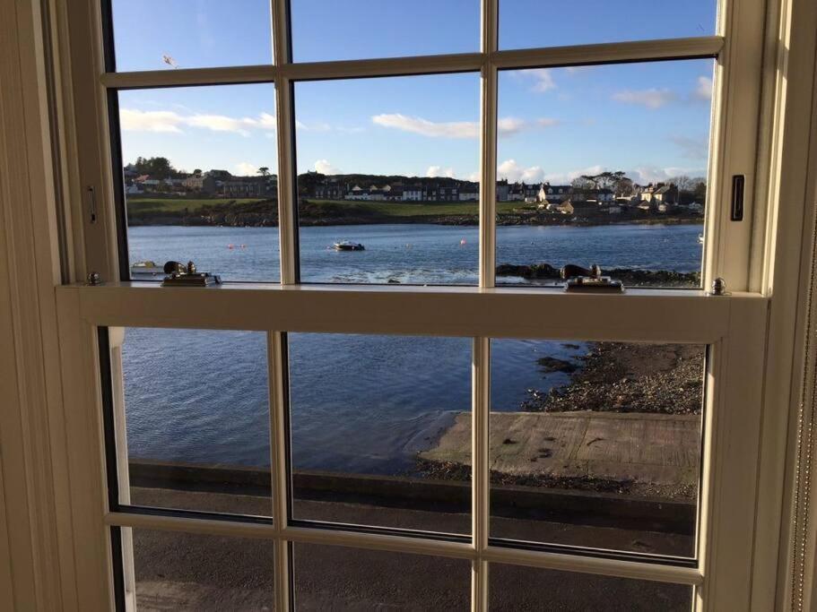 3 Bedroom Townhouse Right On The Harbour Isle of Whithorn 外观 照片