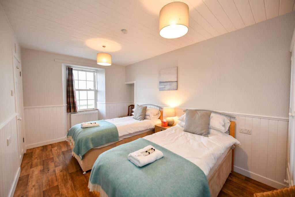 3 Bedroom Townhouse Right On The Harbour Isle of Whithorn 外观 照片
