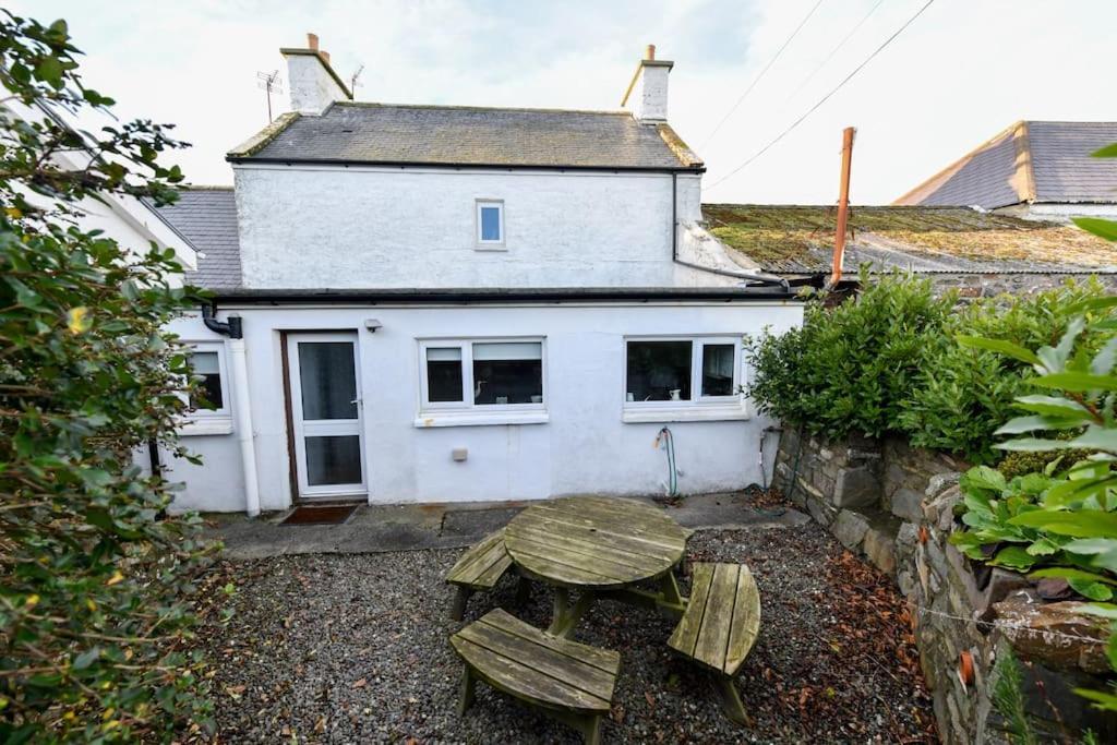 3 Bedroom Townhouse Right On The Harbour Isle of Whithorn 外观 照片