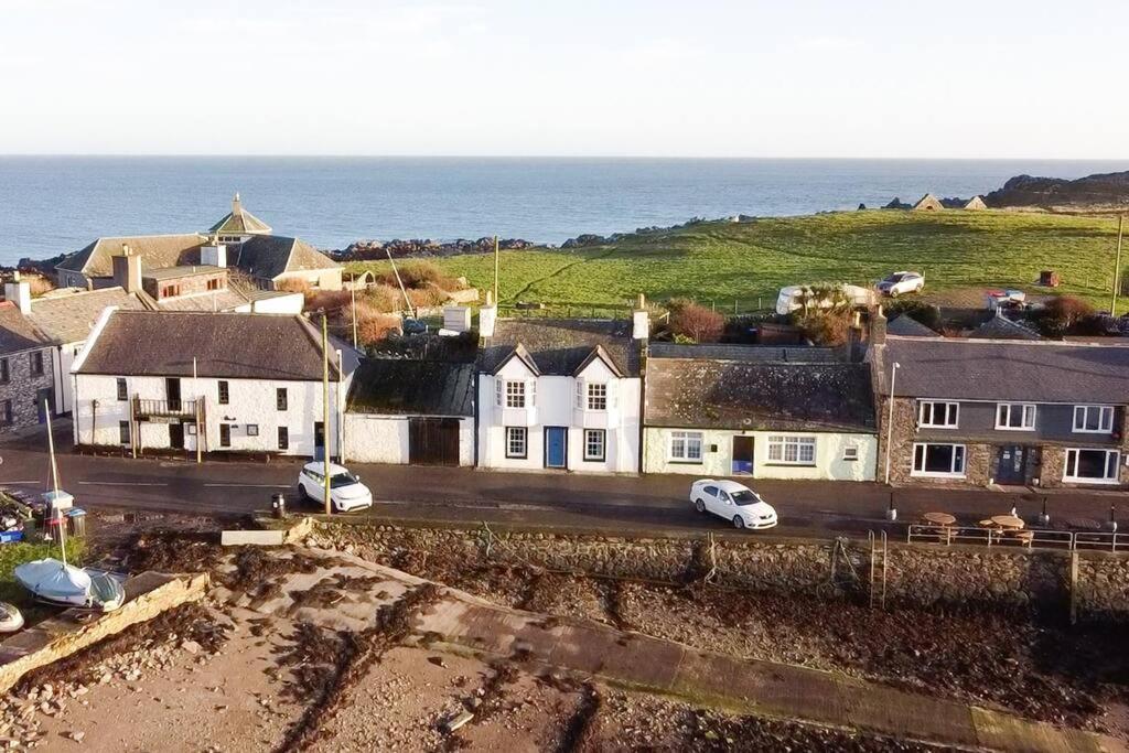 3 Bedroom Townhouse Right On The Harbour Isle of Whithorn 外观 照片